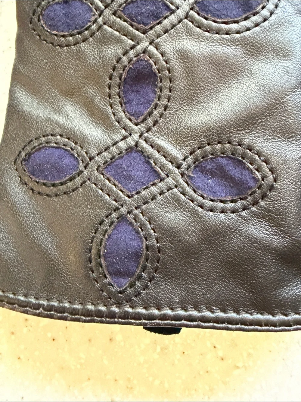 Vintage Y2K Women’s Brown Black Blue Leather Embroidered Gloves. Size S/M